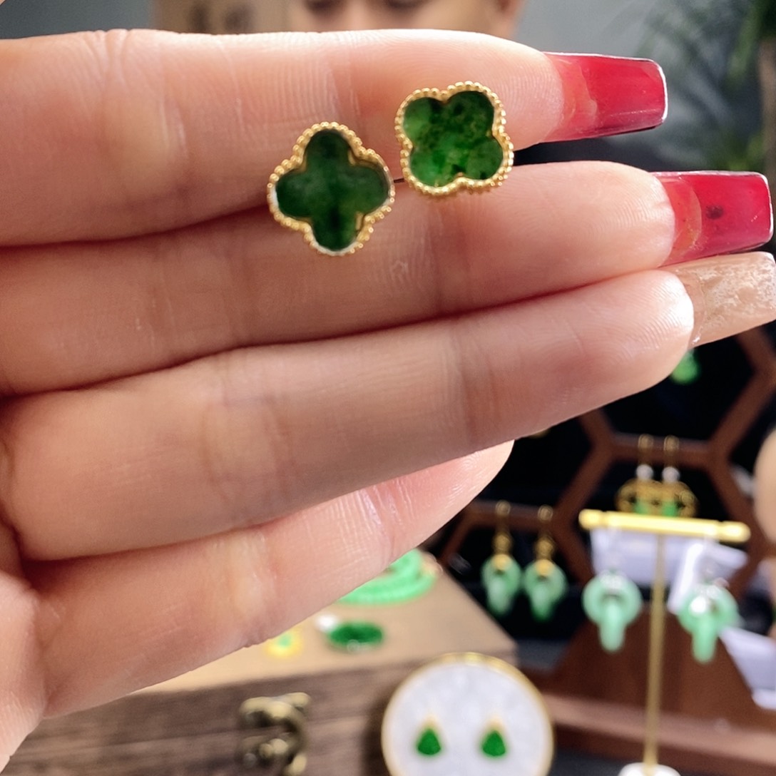 翡翠耳饰未镶嵌翡翠