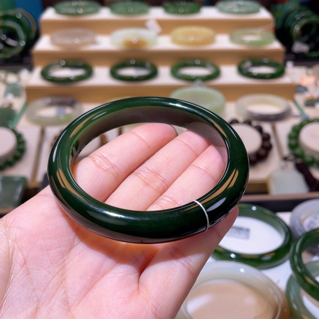 和田玉收藏级碧玉手镯未镶嵌