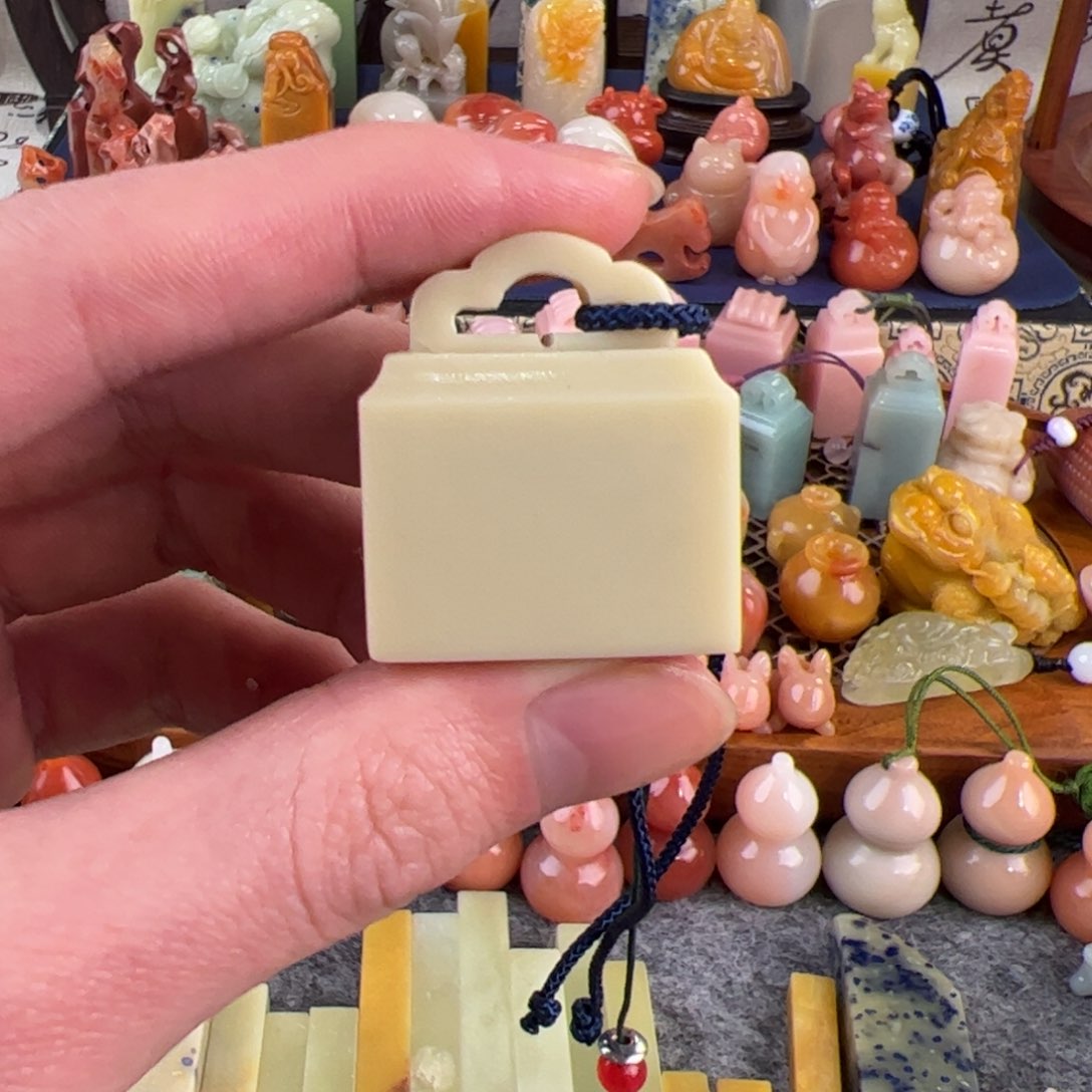 青田石玉**客白果微微瑕疵