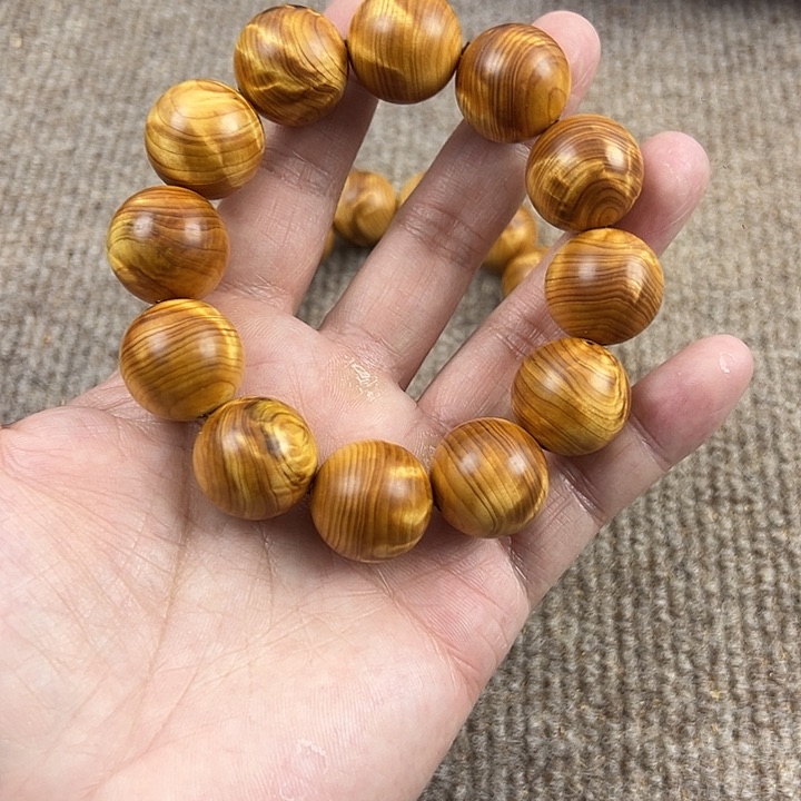 木宝*太行崖柏2.0龙胆闪电。。。。。