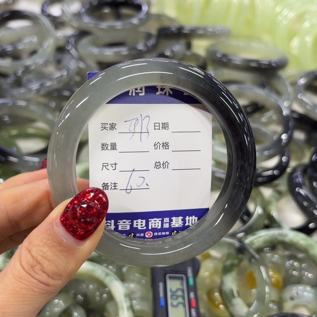 蛇纹石玉手镯未镶嵌邪**使