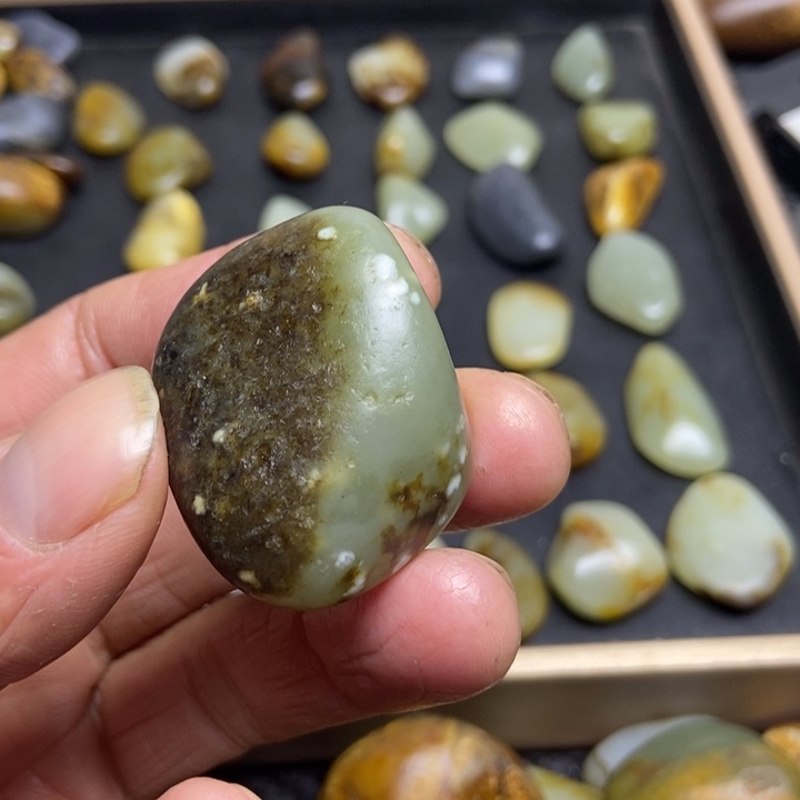 城***事和田玉（糖玉）未镶嵌珠宝奇石