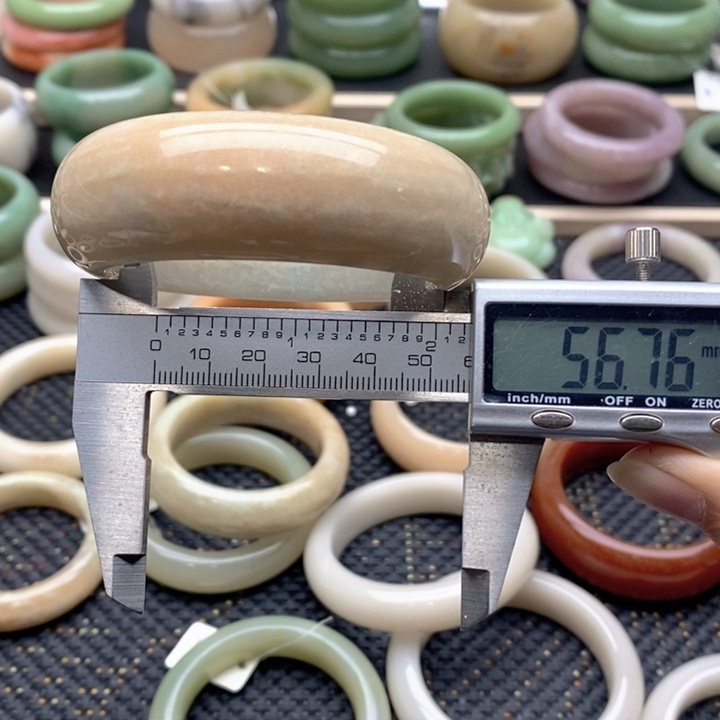 石英质玉未镶嵌手镯