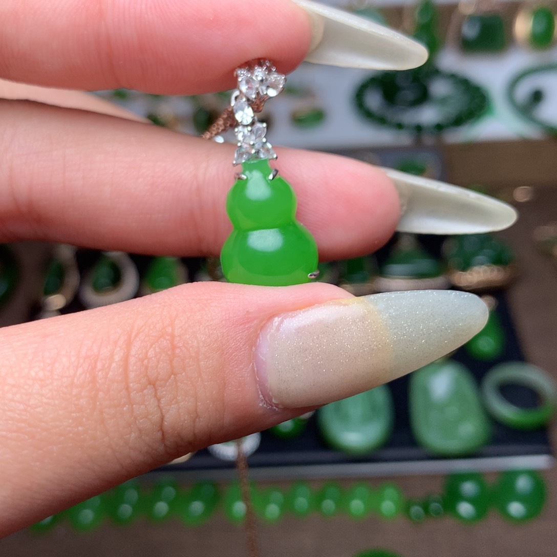 和田玉（碧玉）吊坠18K金镶嵌