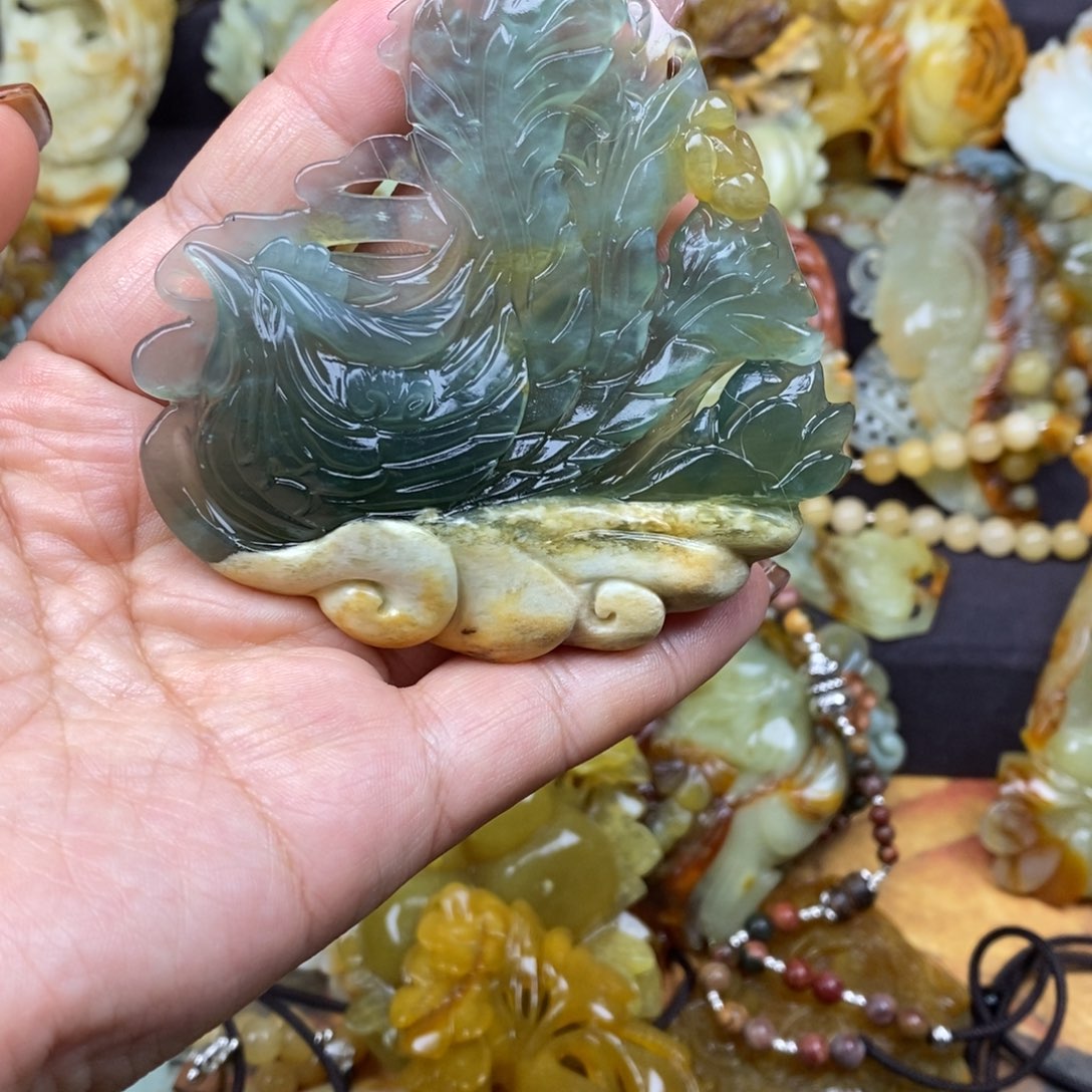 蛇纹石玉颈饰未镶嵌