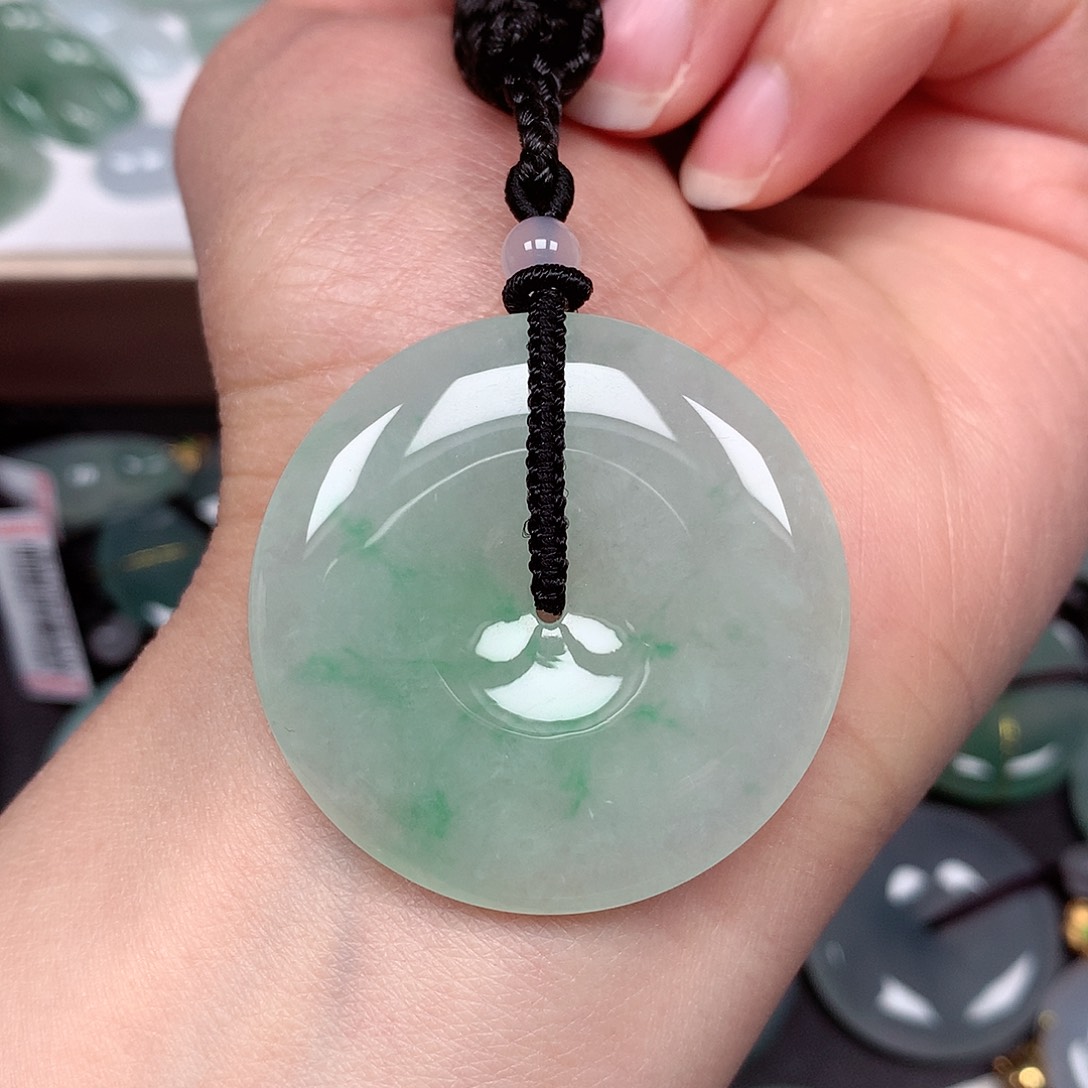 翡翠颈饰未镶嵌“*平安扣