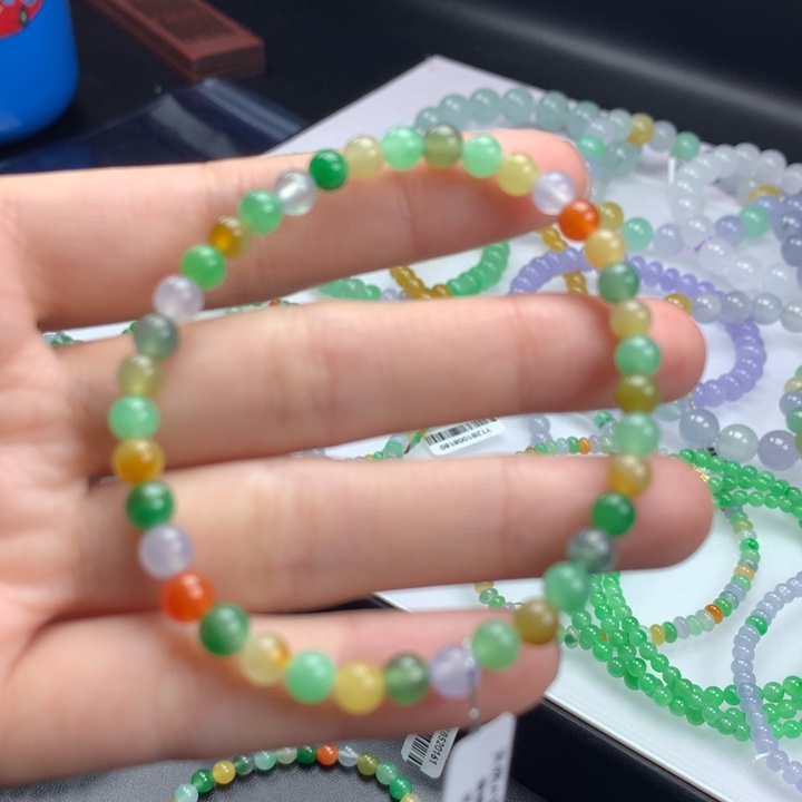 翡翠手镯未镶嵌卡