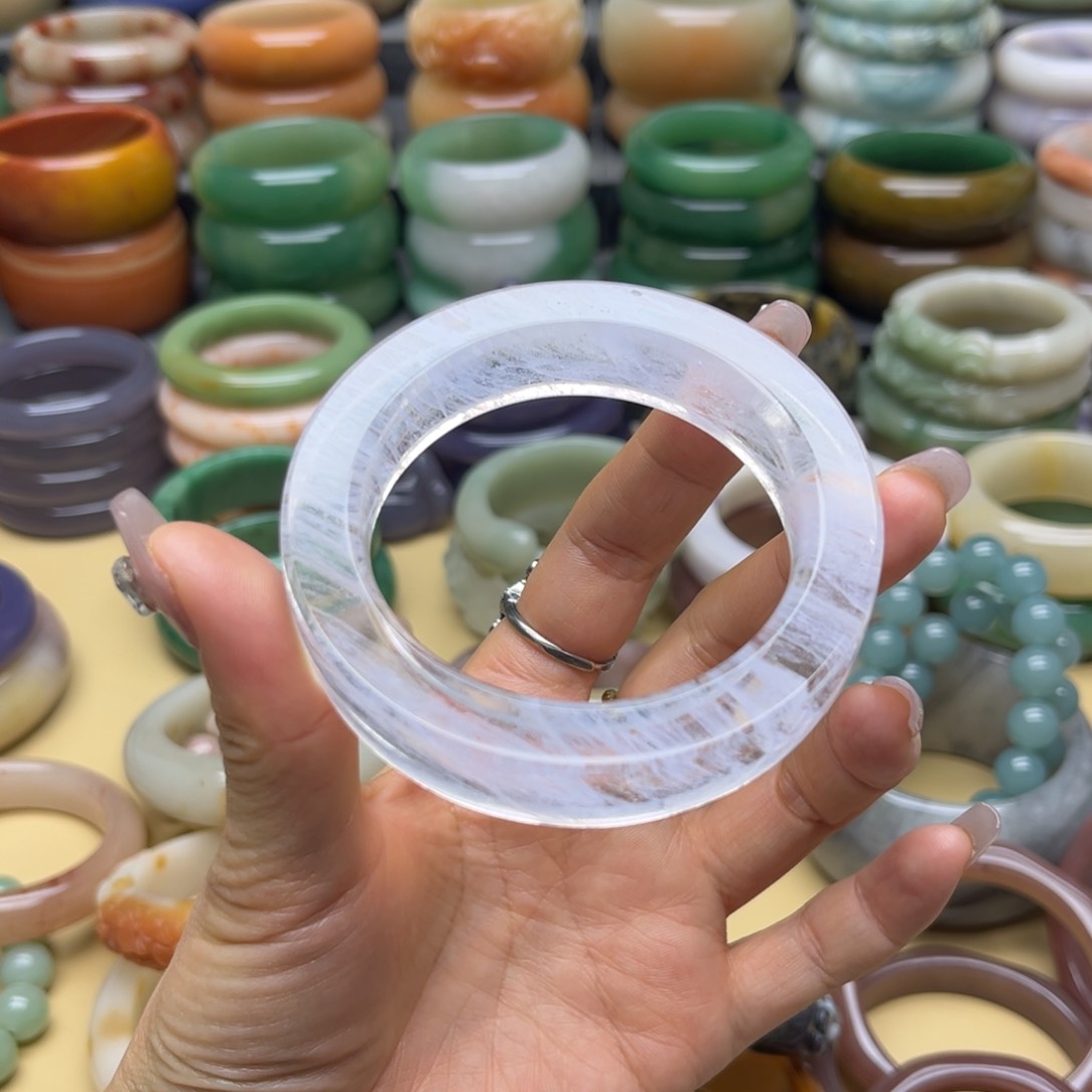 石英质玉手镯未镶嵌