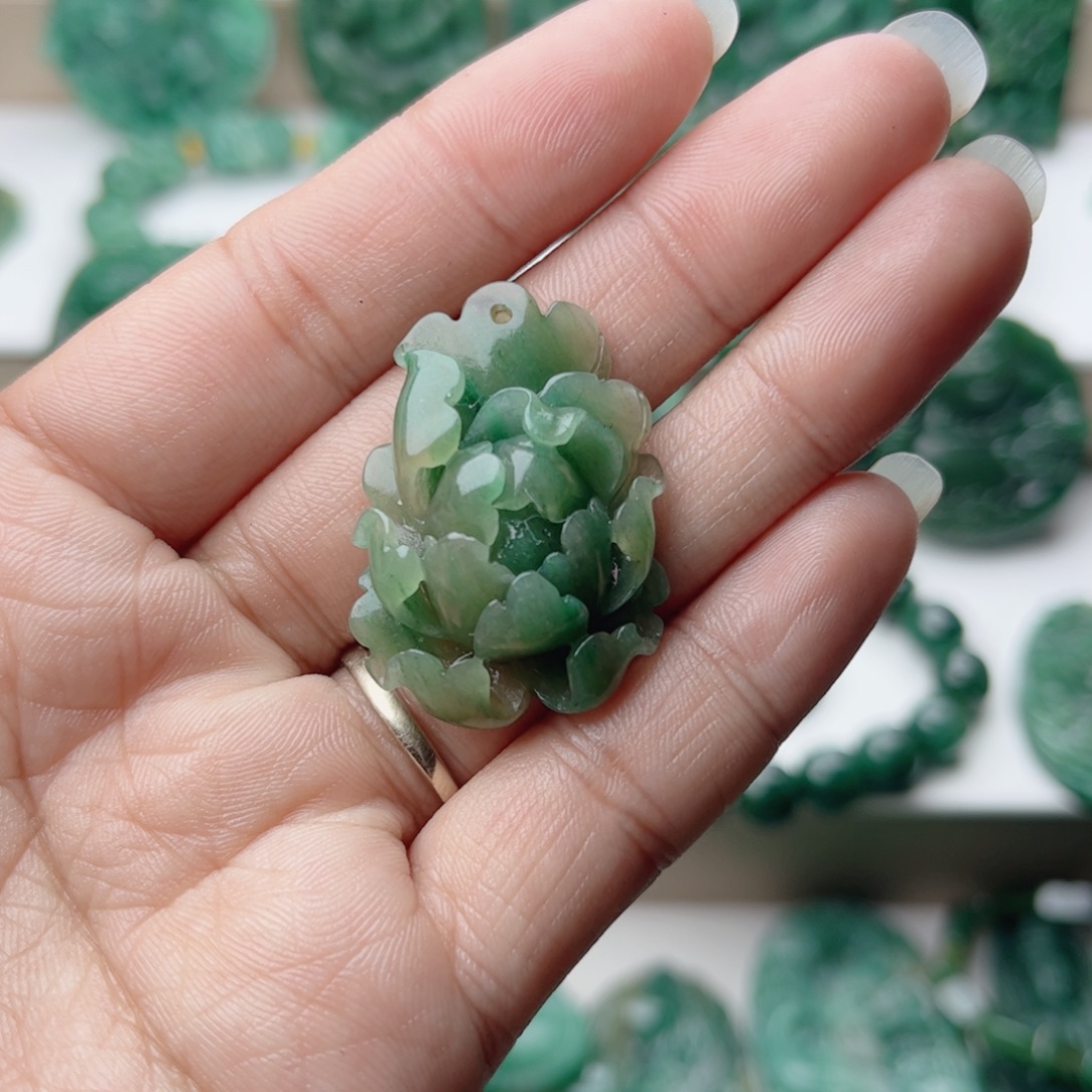 独山玉未镶嵌挂件