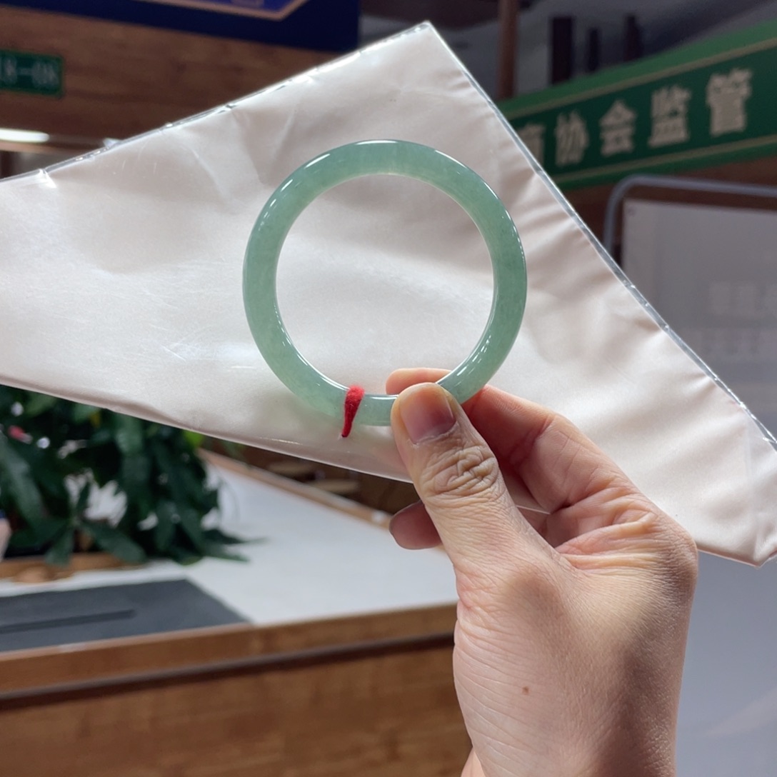 翡翠未镶嵌手镯翡翠