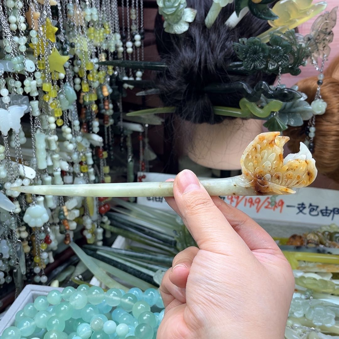 蛇纹石玉发饰未镶嵌双面立体雕工蝴蝶