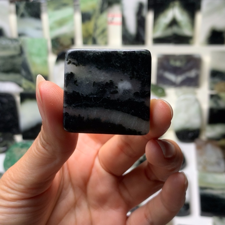 独山玉未镶嵌颈饰