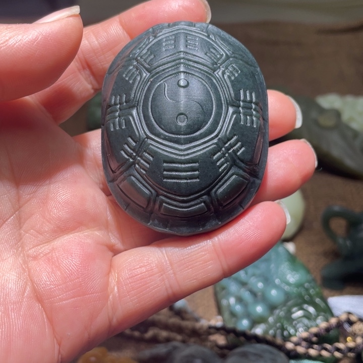 和田玉未镶嵌把件