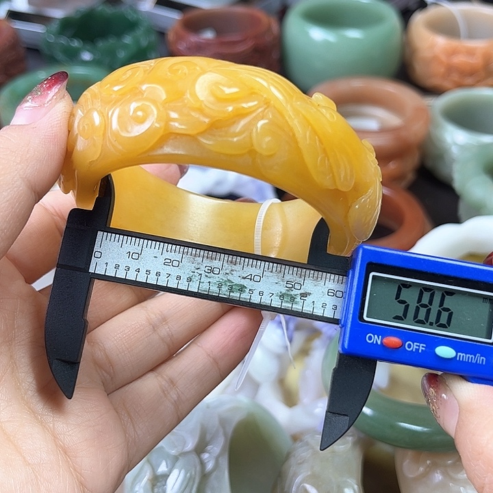 石英质玉手镯未镶嵌东****8