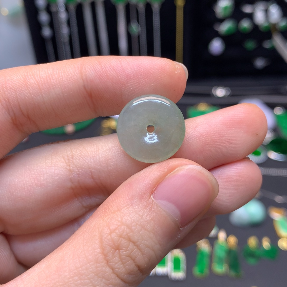 翡翠未镶嵌吊坠(不含链)有纹裂