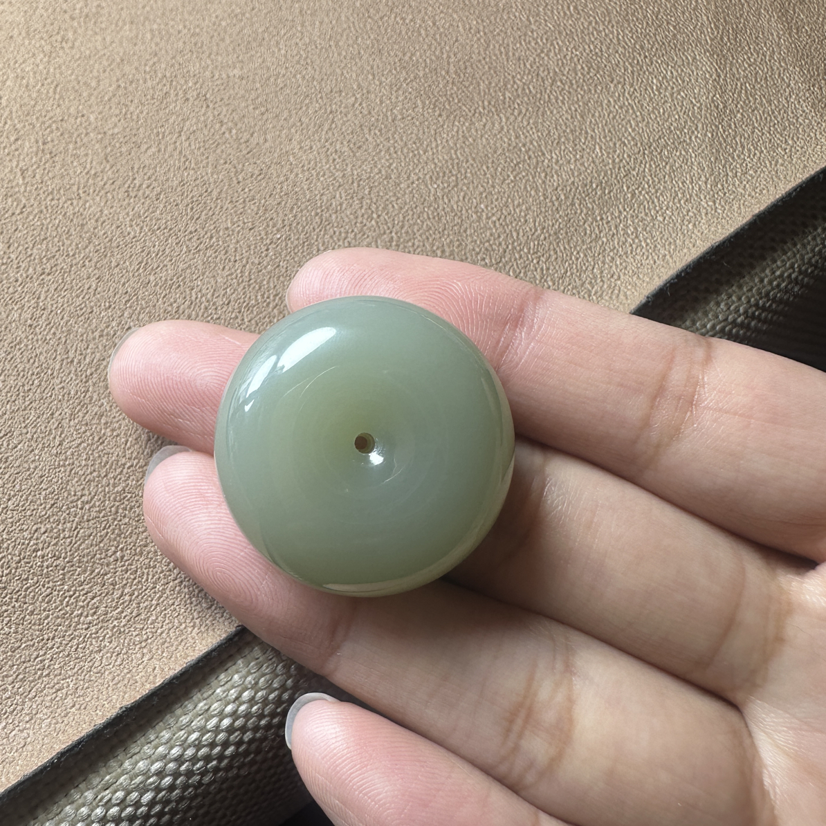 和田玉且末平安扣