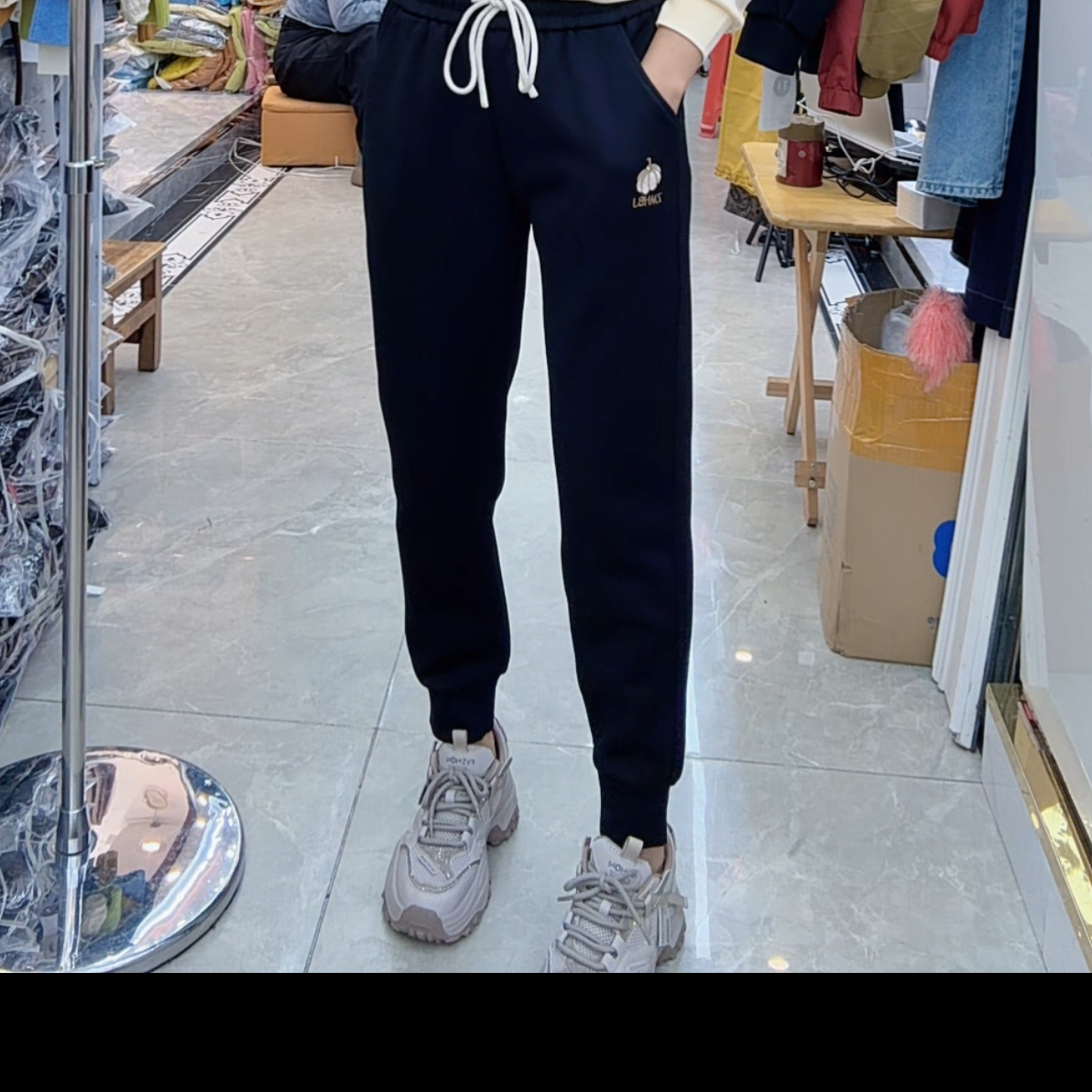 8806（美姿）新款刺绣南瓜百搭不加绒卫裤休闲时尚棉料裤子