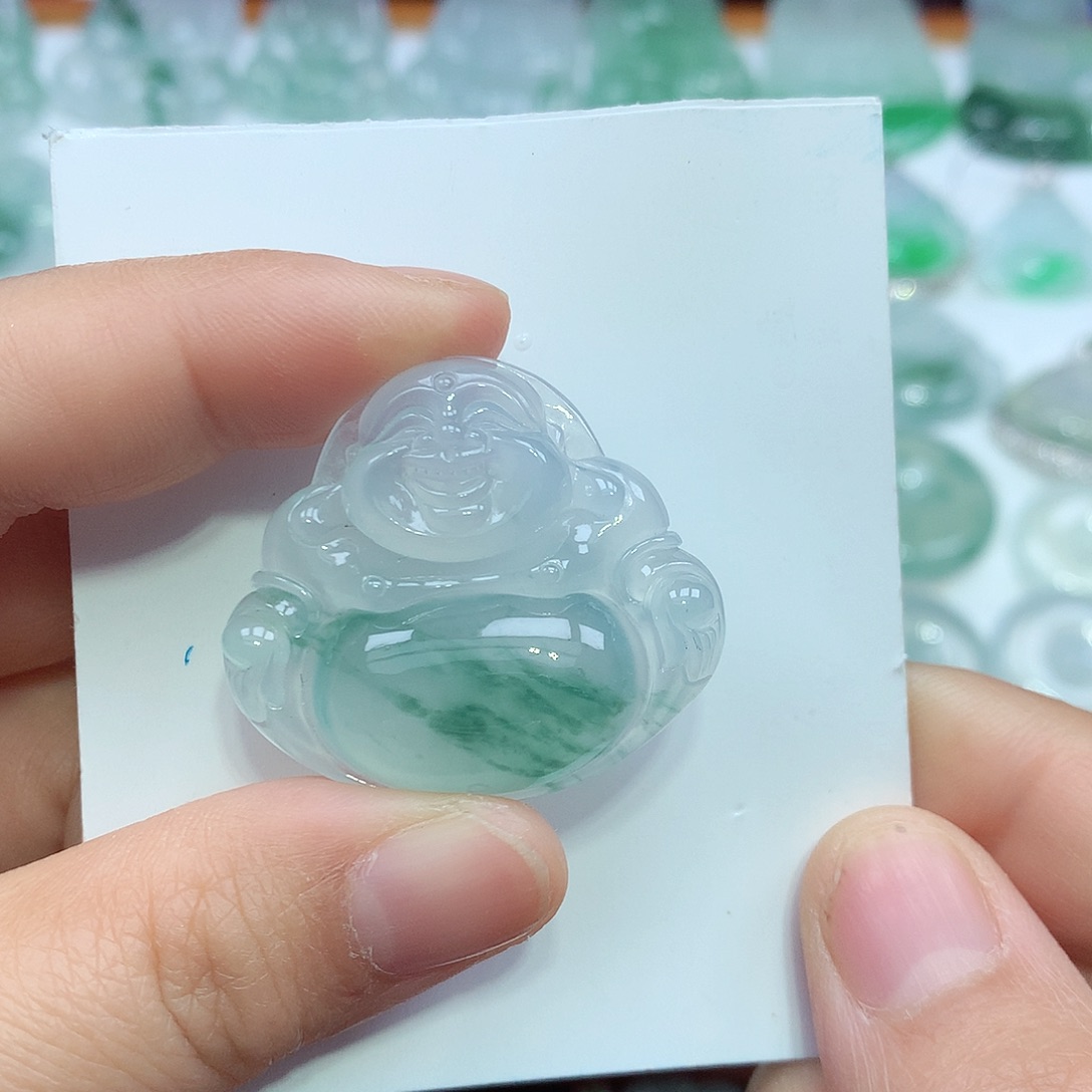 翡翠颈饰未镶嵌佛