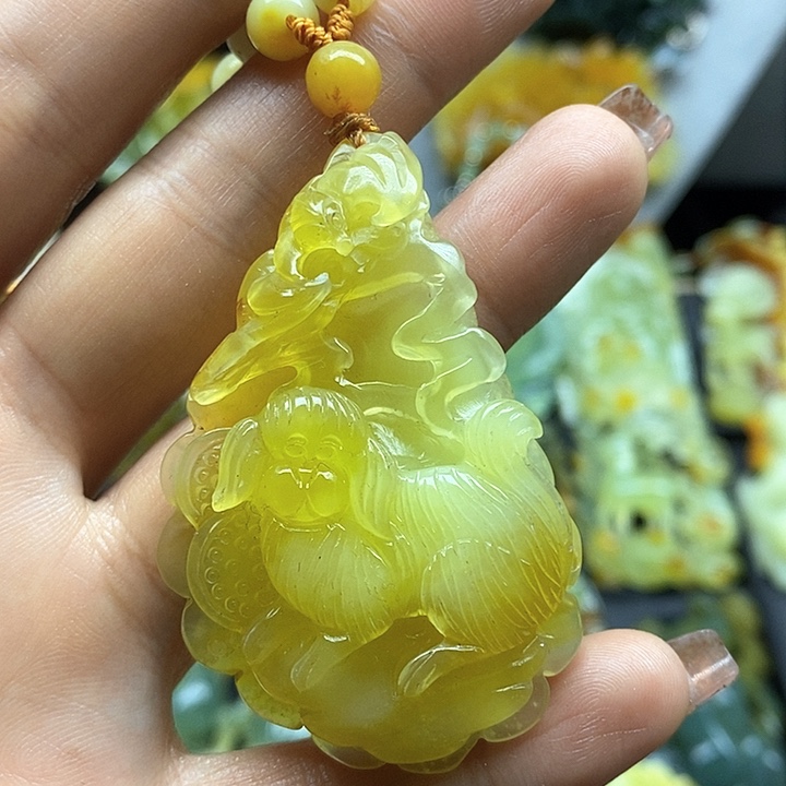 蛇纹石玉挂件未镶嵌