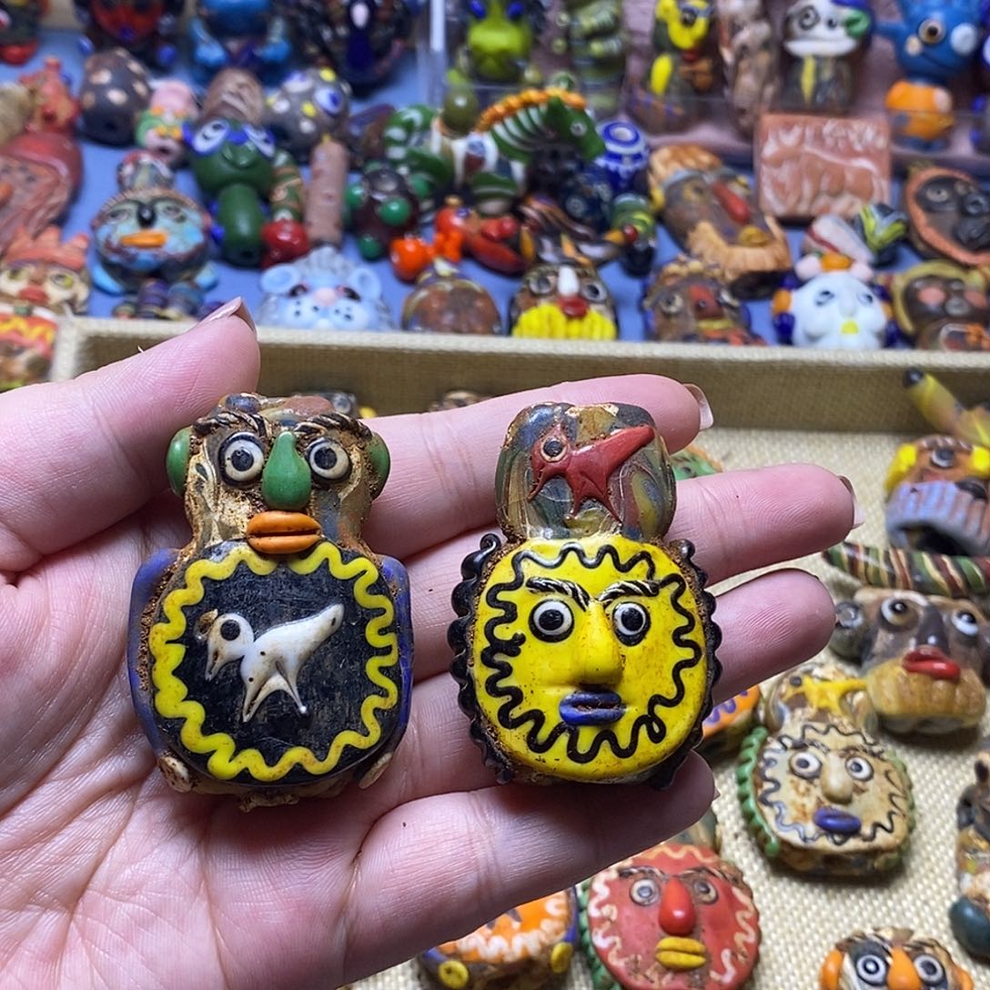 琉璃颈饰琉璃鸟人脸