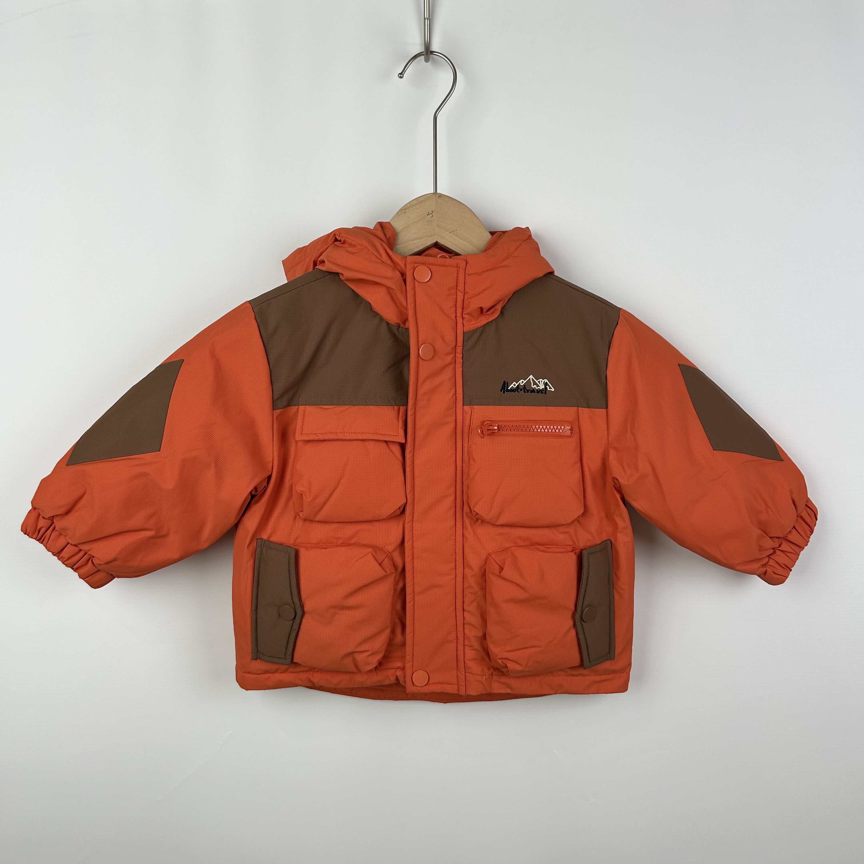 冲锋衣羽绒服｜把 “探险基因” 穿成撞色，暖酷双在线 0620