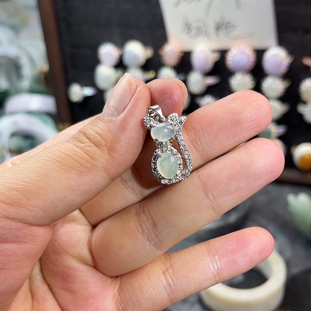 翡翠未镶嵌戒指吊坠