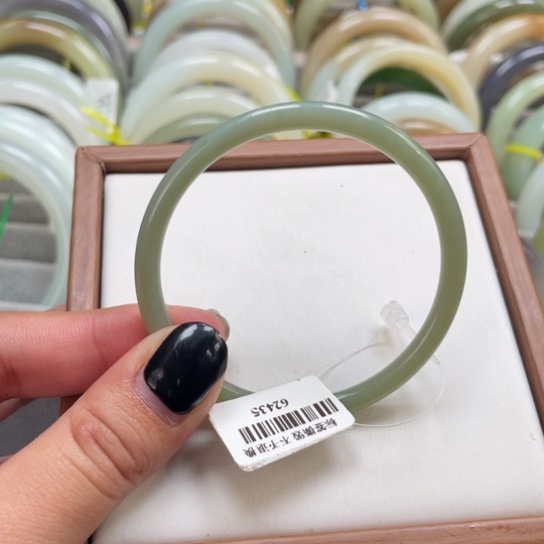 【闪购商品】和田玉手镯未镶嵌54