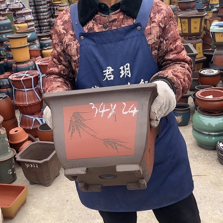 紫砂花盆是最具特色并富有个性