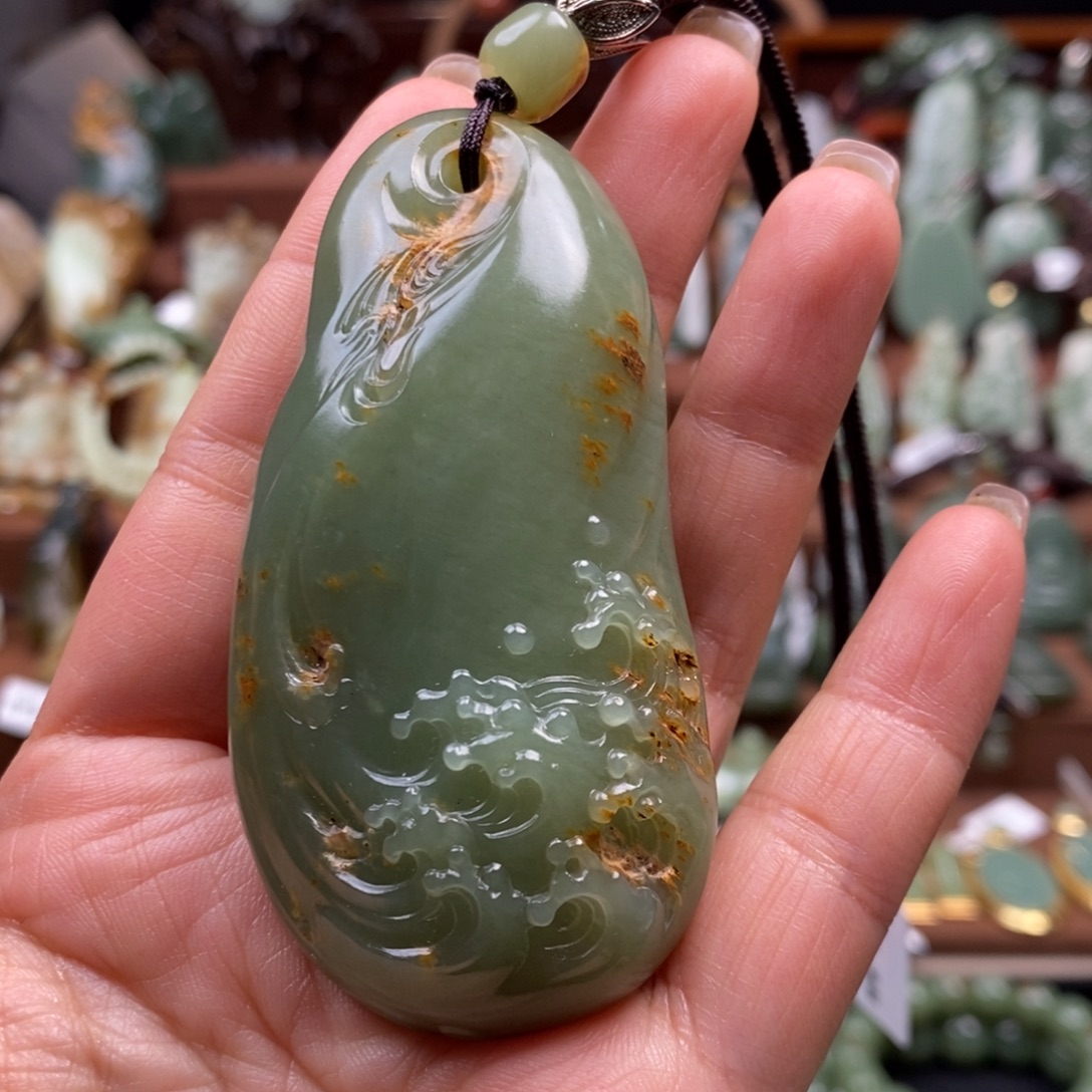 q***r岫岩河磨玉（透闪石质玉）未镶嵌把件