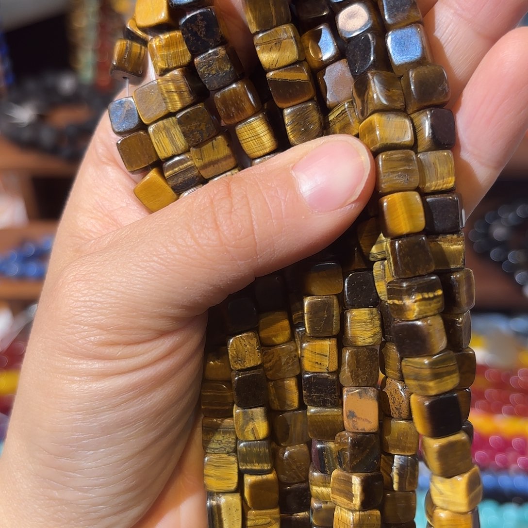 玛瑙/玉髓未镶嵌珠宝半成品虎眼卡6方块一条