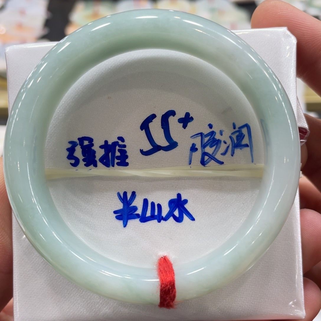 翡翠手镯未镶嵌翡翠手镯