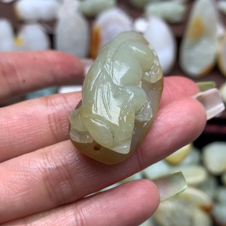 和田玉未镶嵌颈饰