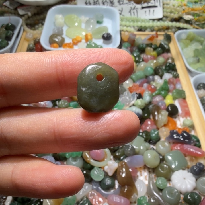 和田玉未镶嵌珠宝半成品