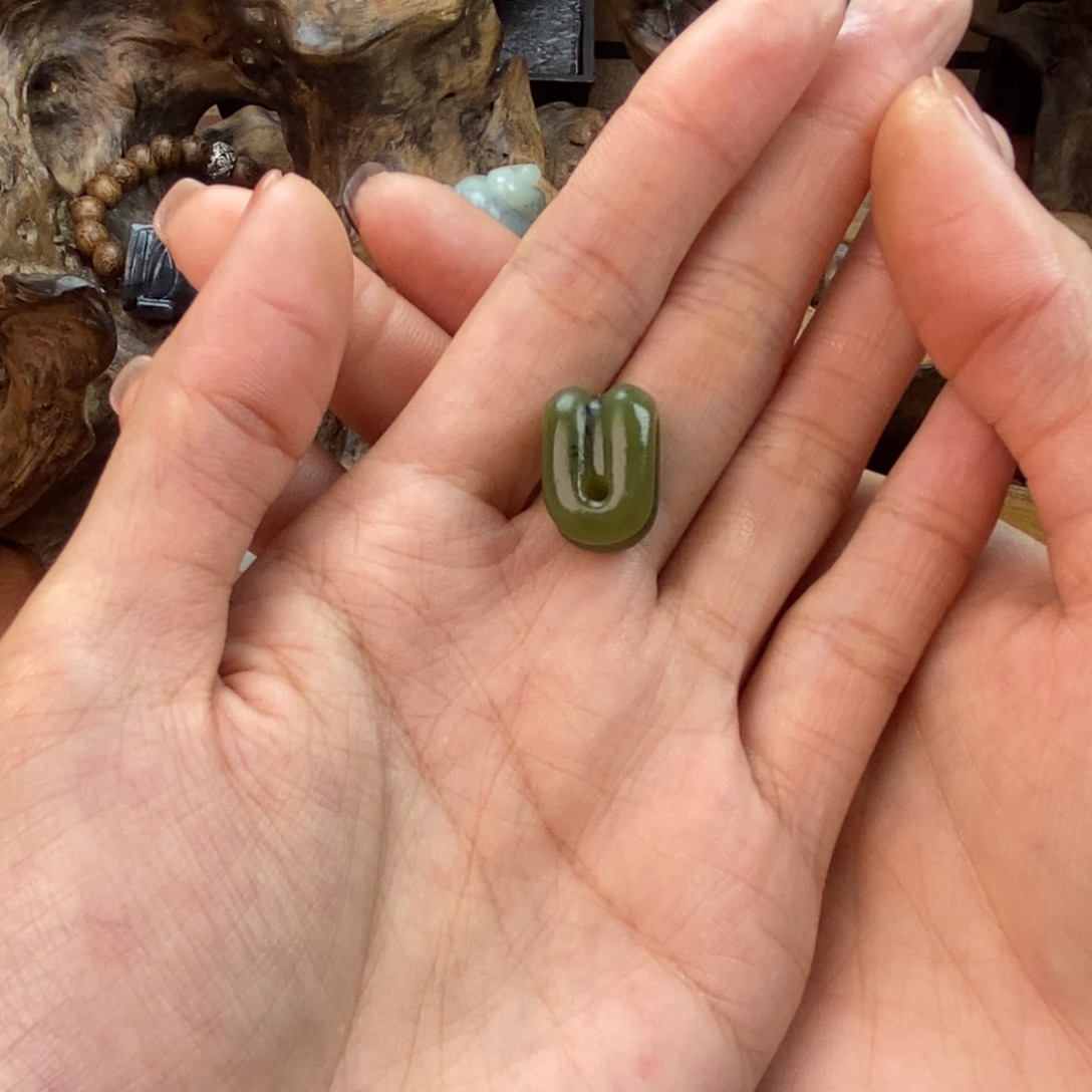 云***儿和田玉未镶嵌颈饰