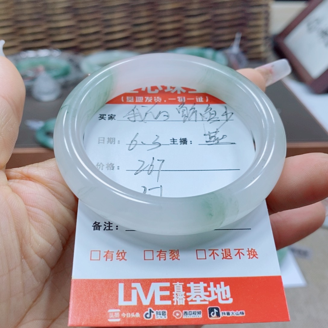 石英质玉手镯未镶嵌我****女