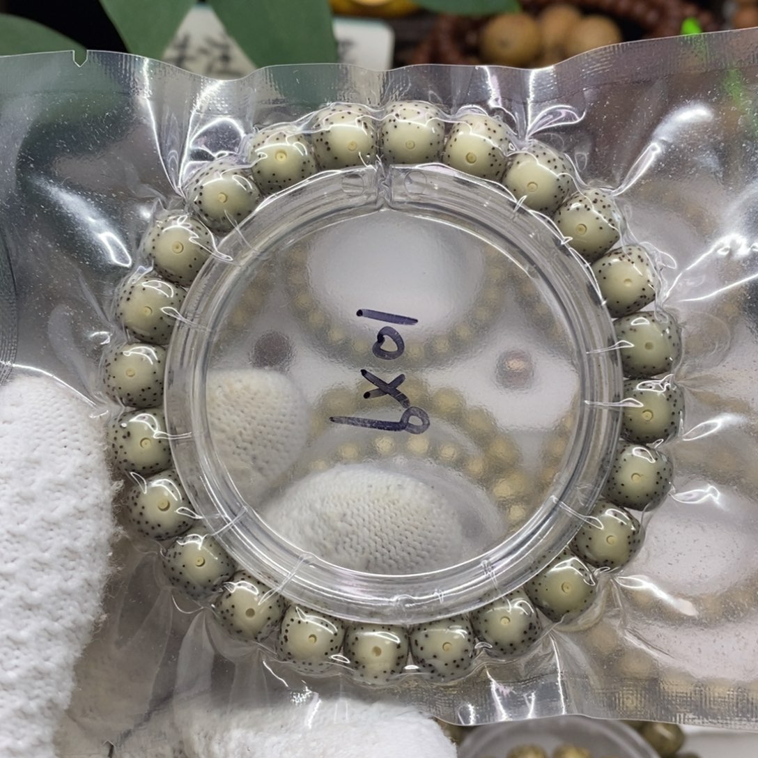 哒***伟星月菩提手串石玉料大眼睛