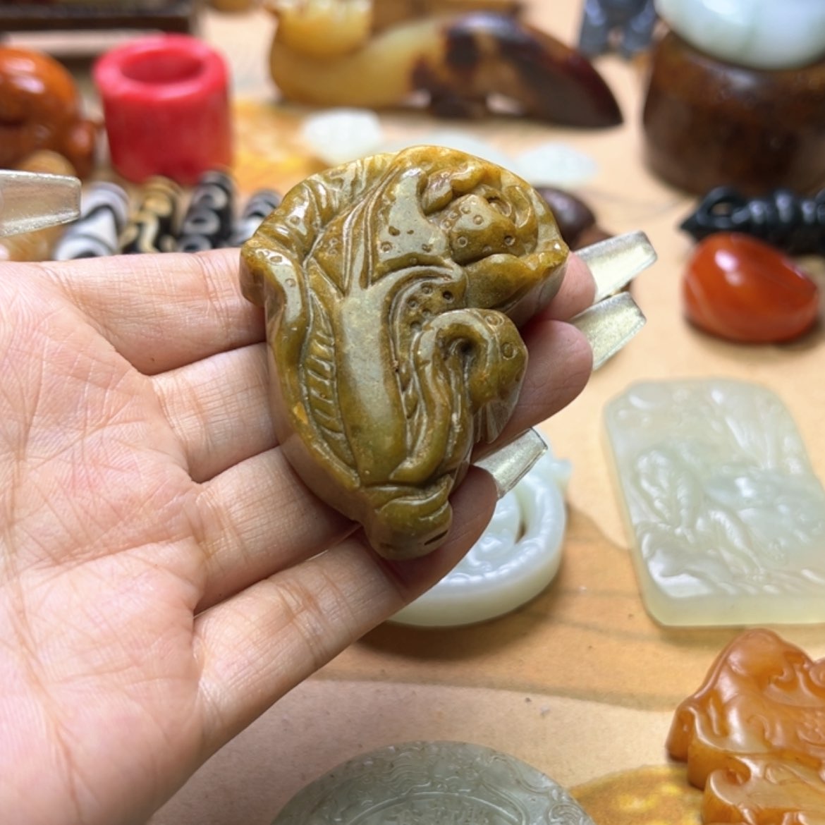 【闪购商品】蛇纹石玉颈饰未镶嵌