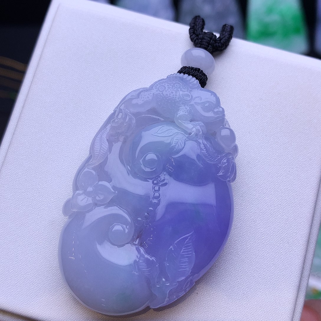 翡翠未镶嵌颈饰如意