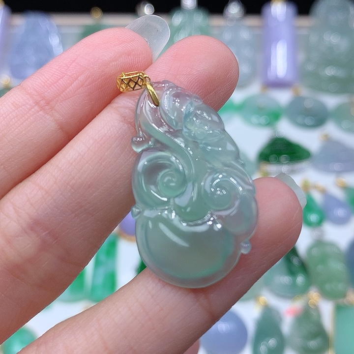 翡翠18K金镶嵌颈饰翡翠