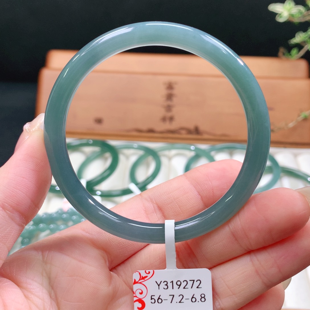 翡翠手镯未镶嵌天然