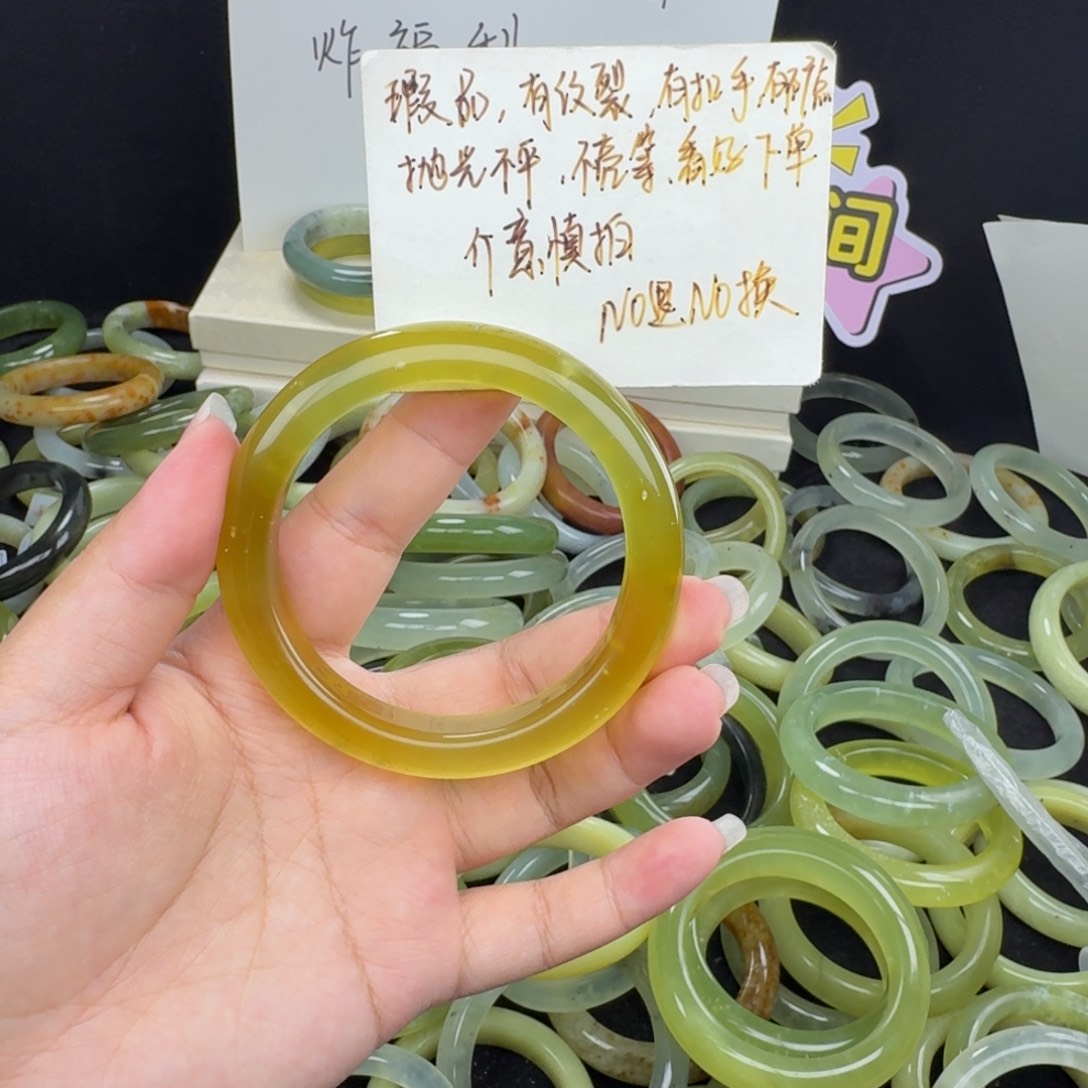 冷***.蛇纹石玉未镶嵌手镯