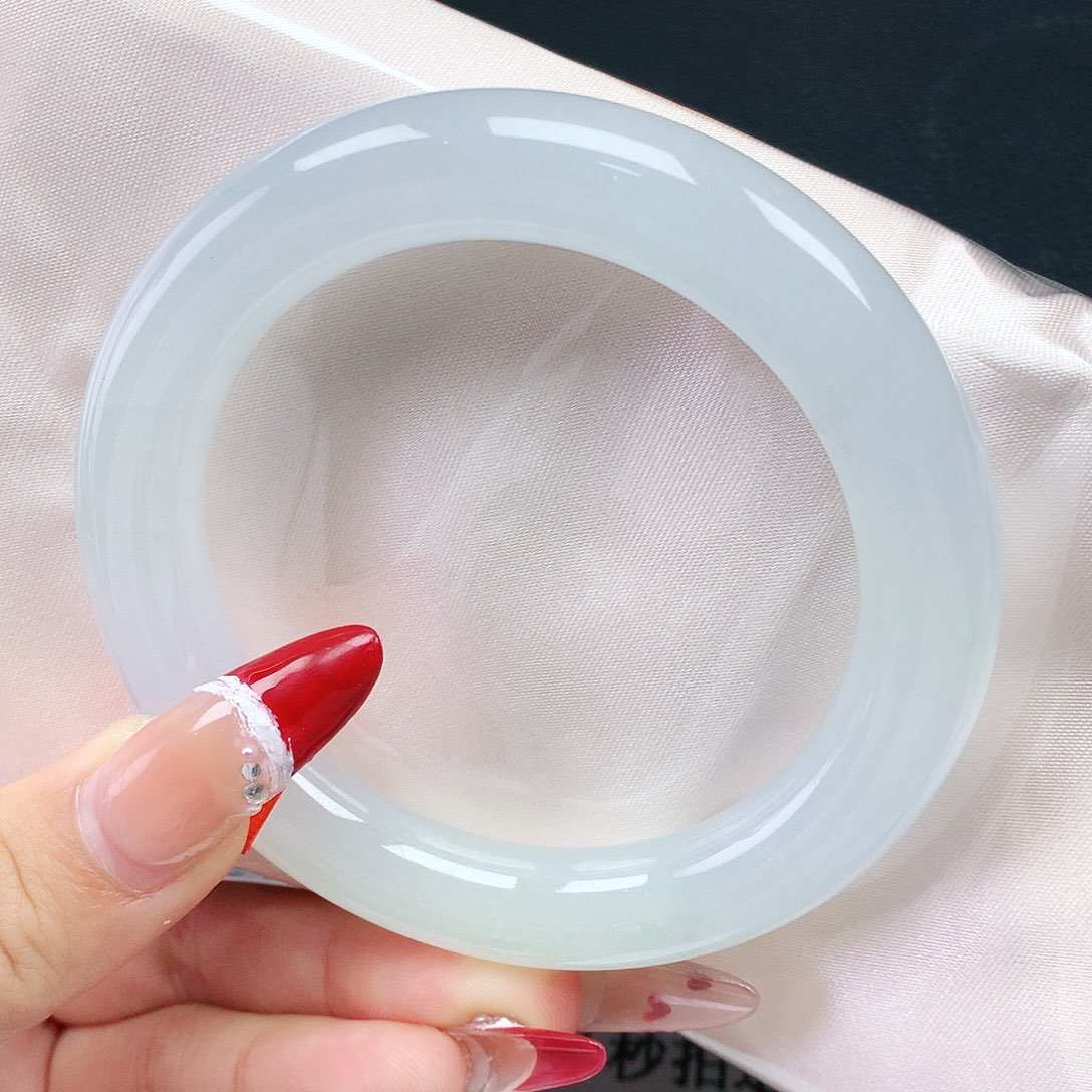 翡翠手镯未镶嵌56圈