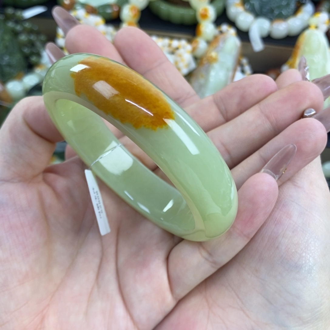 鱼***语透闪石质玉未镶嵌手串手镯