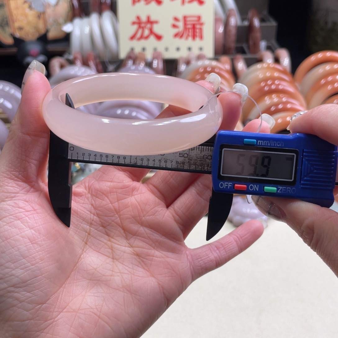 未镶嵌手镯石英质玉