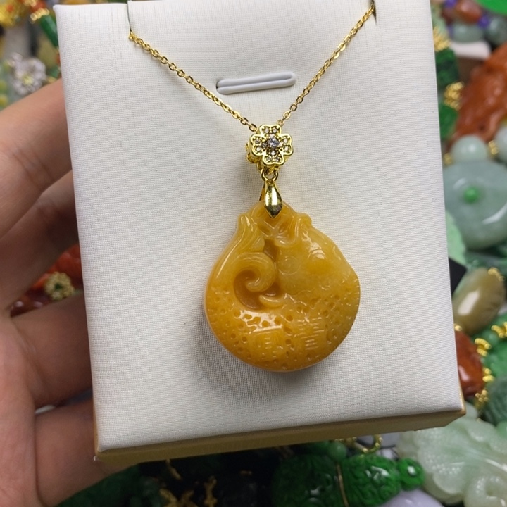 翡翠未镶嵌吊坠(赠链)