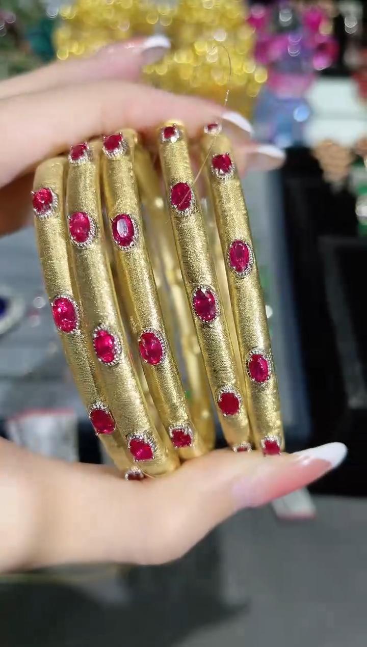 18K金镶嵌天然无烧红宝石手镯满圈款 多样性发其一