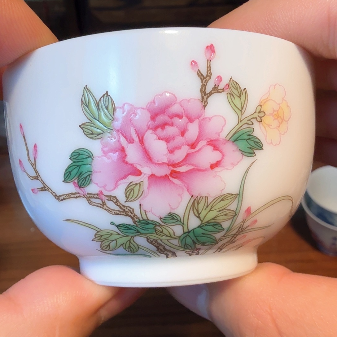 杯子釉上粉彩牡丹单杯