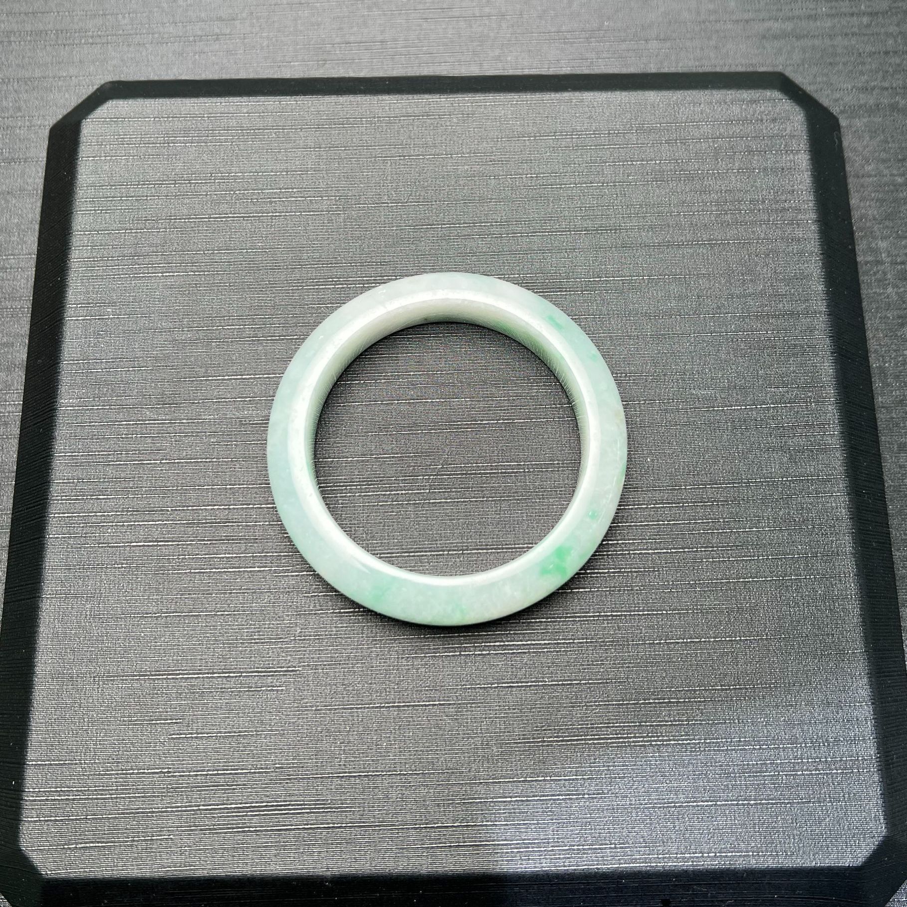 缅甸翡翠A货冰糯飘绿镯子58圈口