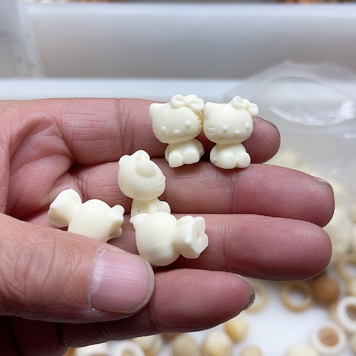 白玉菩提吊坠精品牙猫