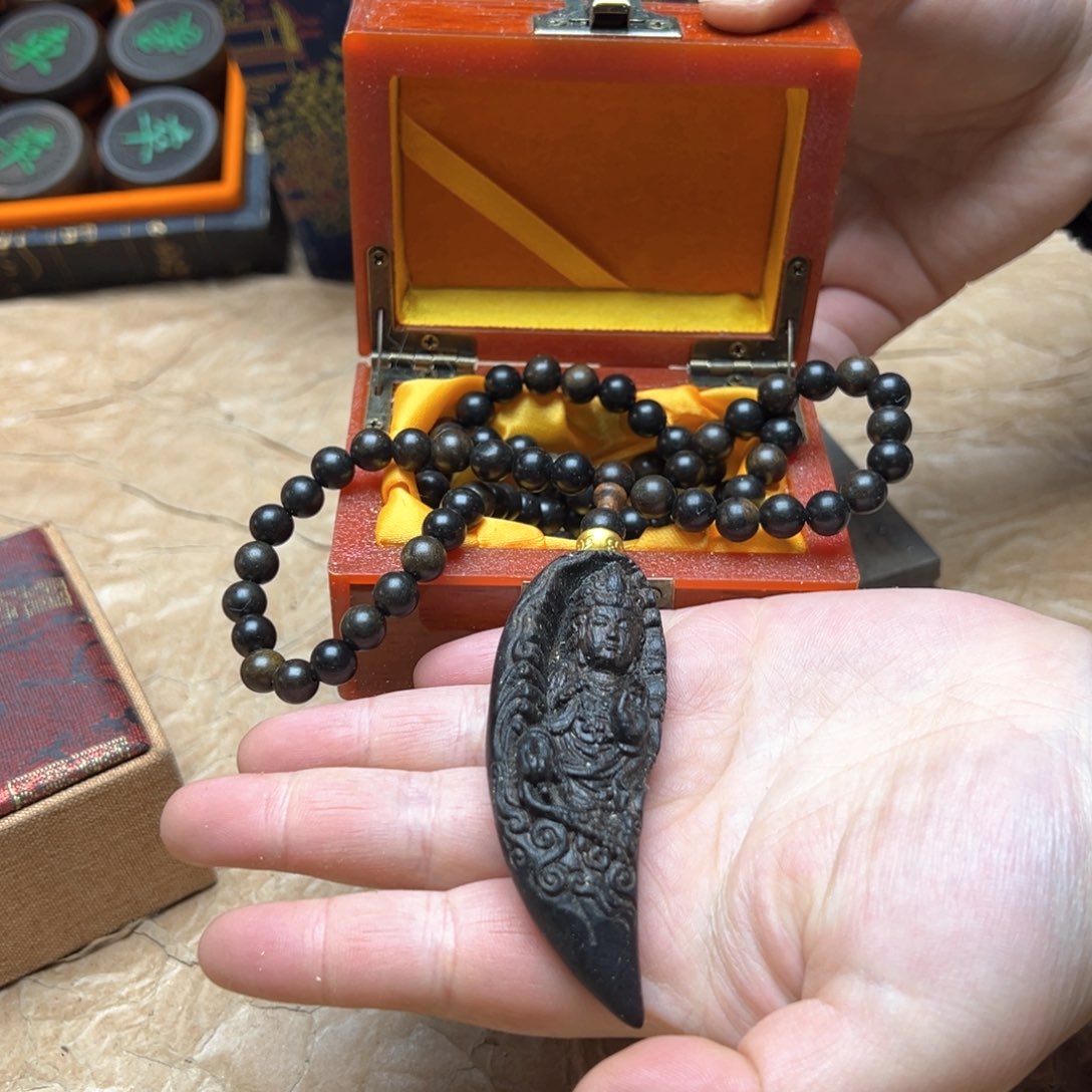 大叶紫檀（黑酸枝木类）